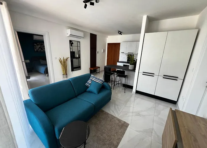 Seaview Three-o-two Apartamento